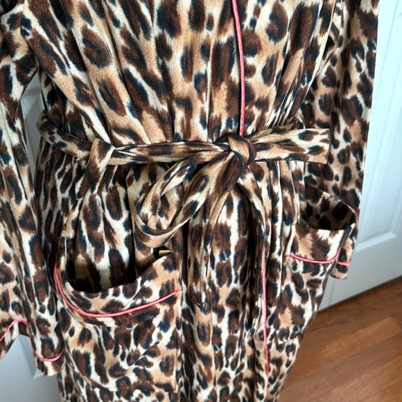 NWOT Hannah Lounge Animal Print Robe - Picture 4 of 11